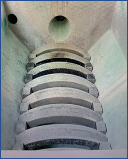 Pohled AIS 040 na roštové tyče v hlavní komoře